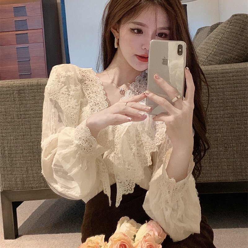 Wholesale sweet and loose ruffled V-neck lace shirts