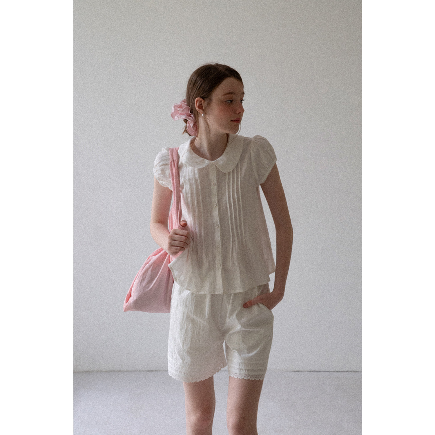 EGGKA White Short-Sleeve Shirt with Peter Pan Collar, Puff Sleeves, and Pleated Design - A Pretty Summer Top for Women