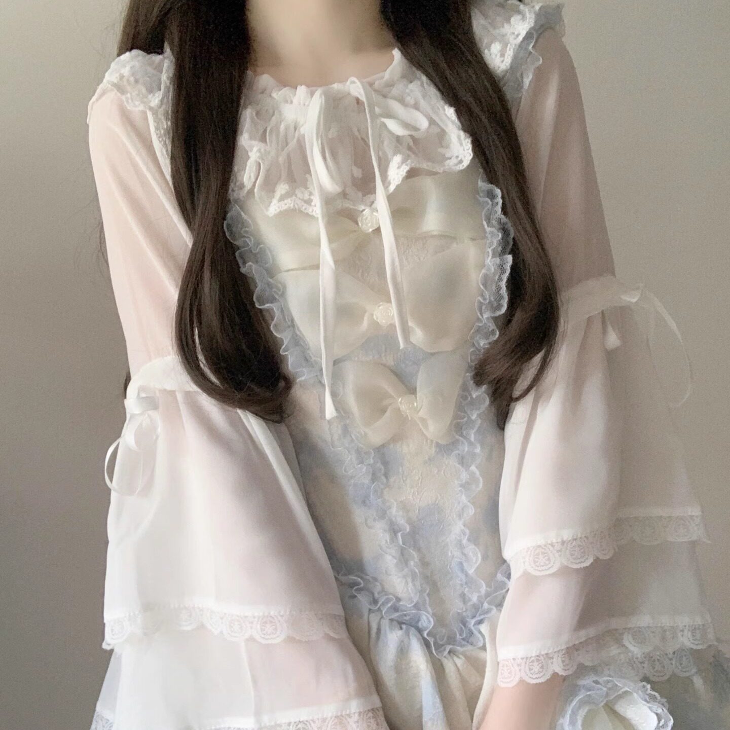 Home has cat sauce lolita - лолита с белой шифоновой рубашкой-топом с длинными рукавами и круглым вырезом для женщин