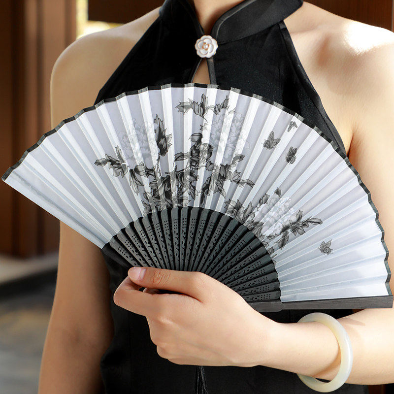 Китайский стиль росписи черными чернилами cheongsam fan портативный летний старинный китайский складной веер с кисточками портативный бамбуковый веер Hanfu
