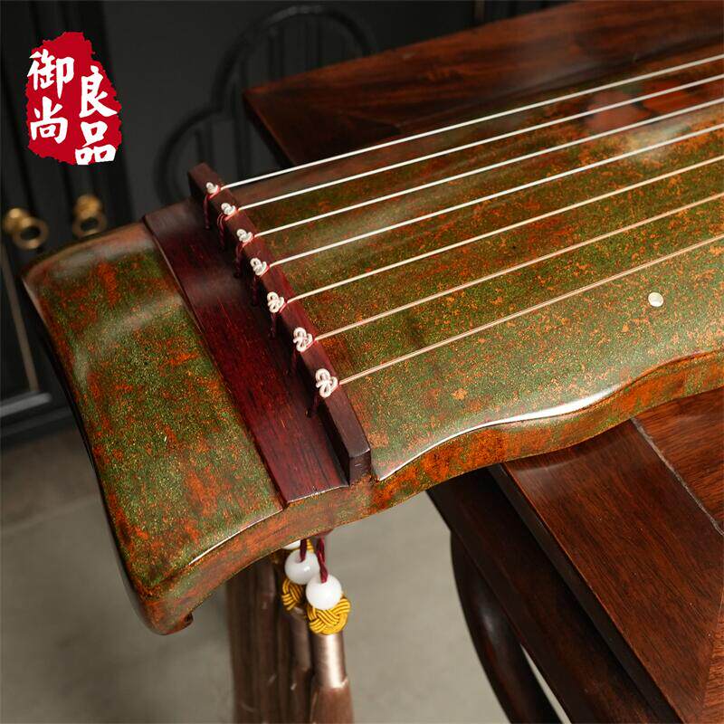 Коллекция Yushang Liangpin Guqin ручной работы ручной работы эпохи Мин и Цин из старой ели, покрытая твердым лаком 