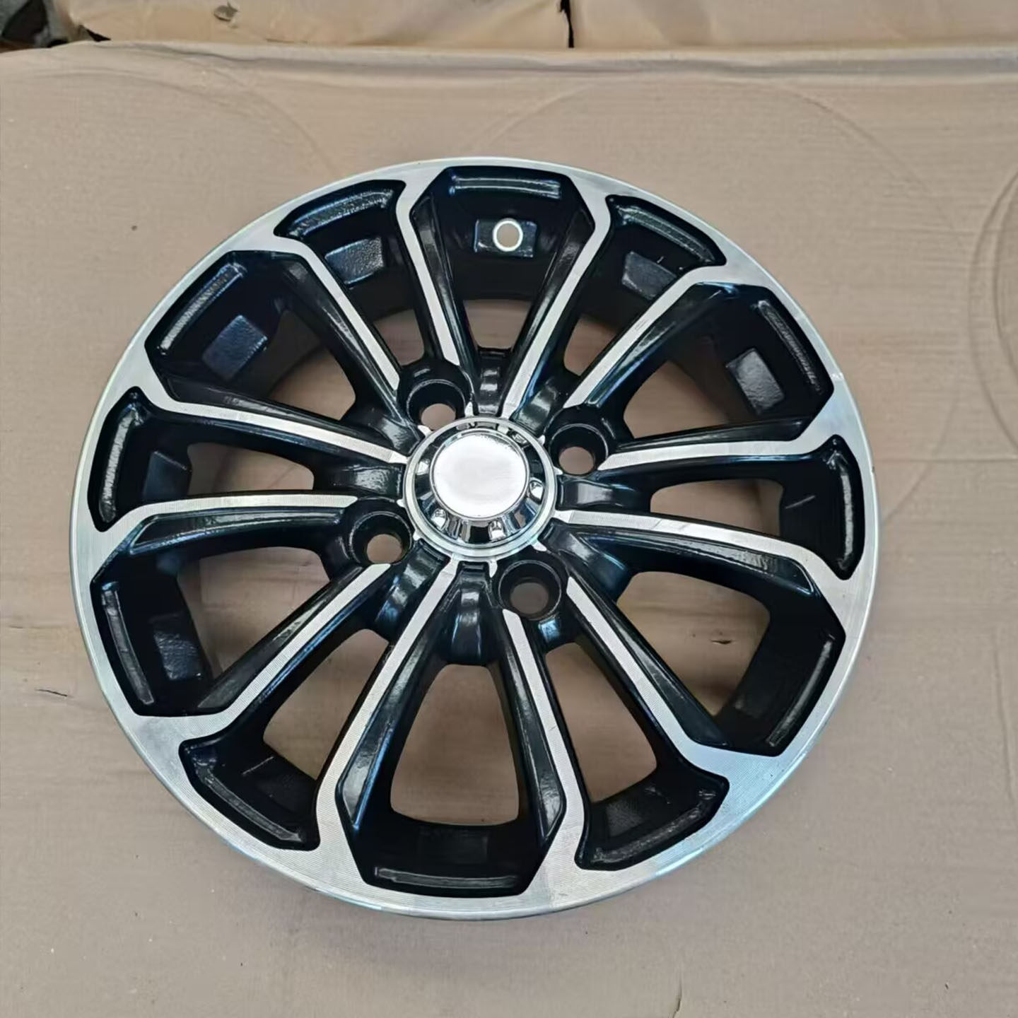 Подходит для модифицированного Geely Panda mini с 13-дюймовым и 14-дюймовым алюминиевым кольцом с шинами, колесными дисками из алюминиевого сплава Panda cardin, запасными шинами