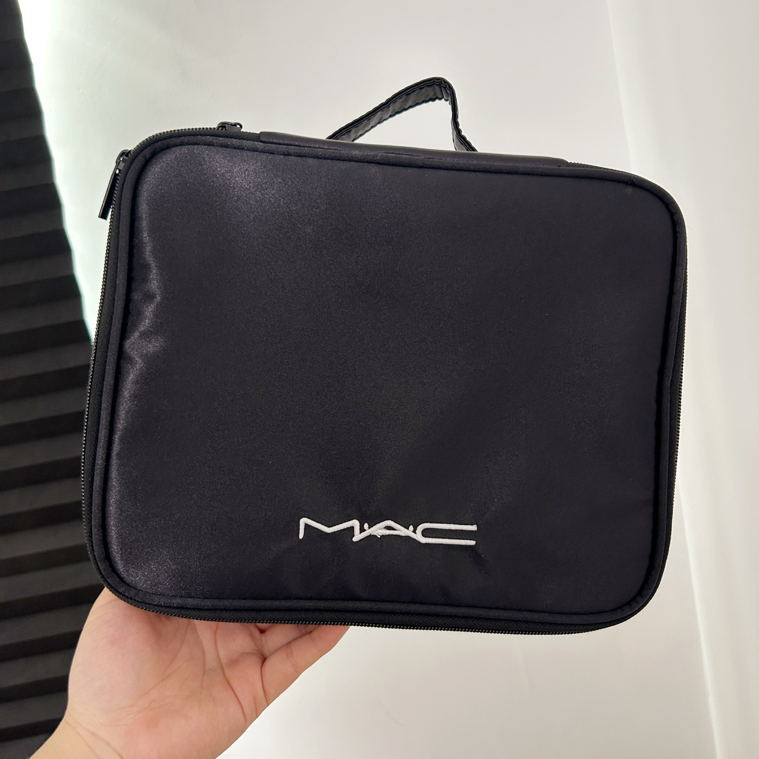 Рекомендация с громким именем!Практичная косметичка MAC, дорожная сумка, двухслойная сумка большой емкости, сумка для хранения белья