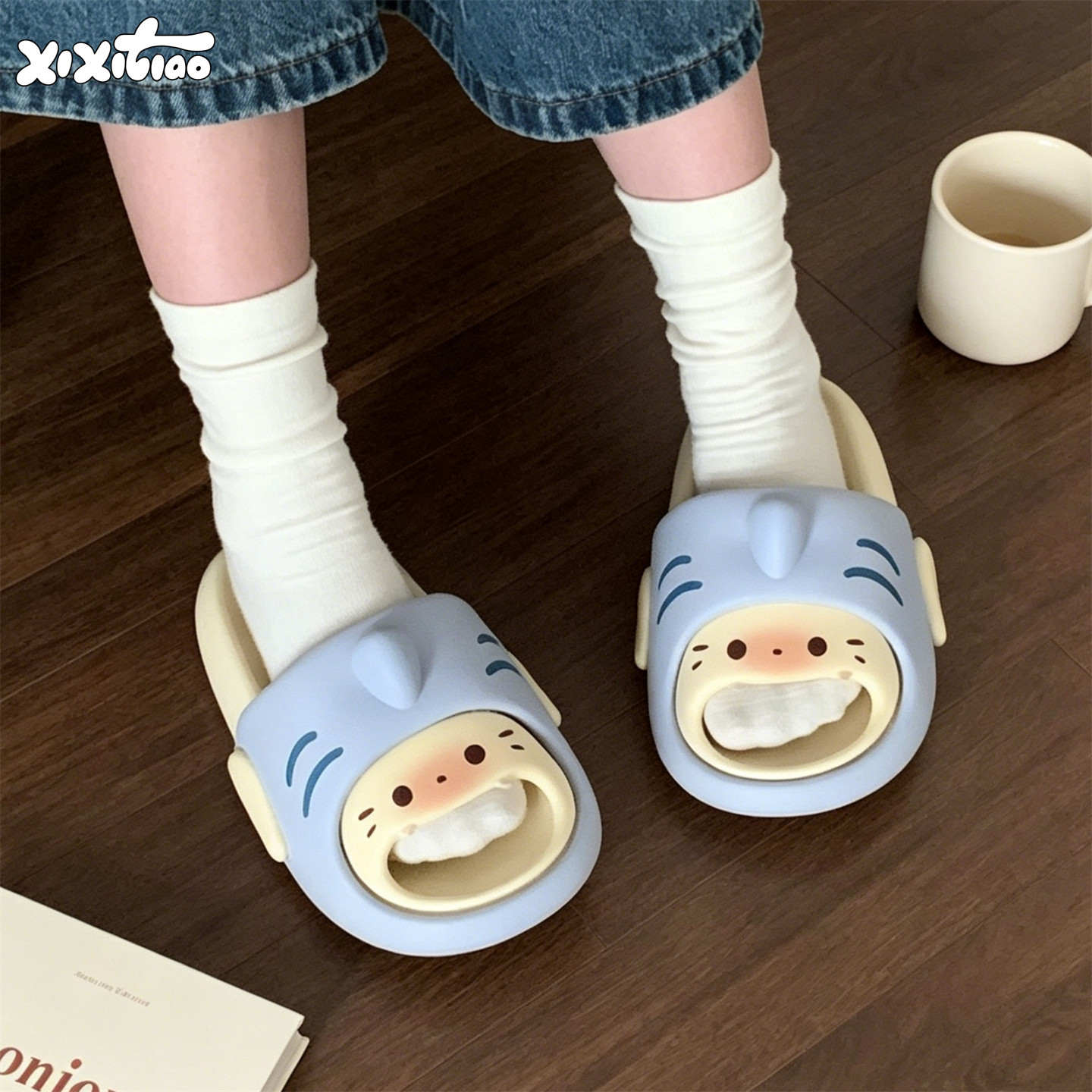 Thin striped cartoon kitten color-blocked shark student home sandals for women, summer, slightly arch-supporting, comfortable, non-slip.