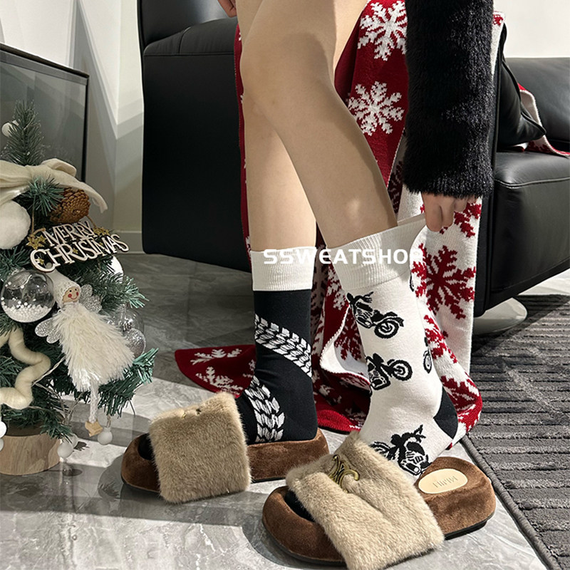 Мультяшное асимметричное творение от SSWEATSHOP AB...