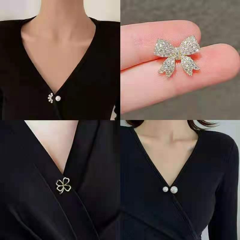 Anti-exposure brooch for women, waist-slimming and repositioning pearl brooch, simple and versatile accessory to secure clothing.