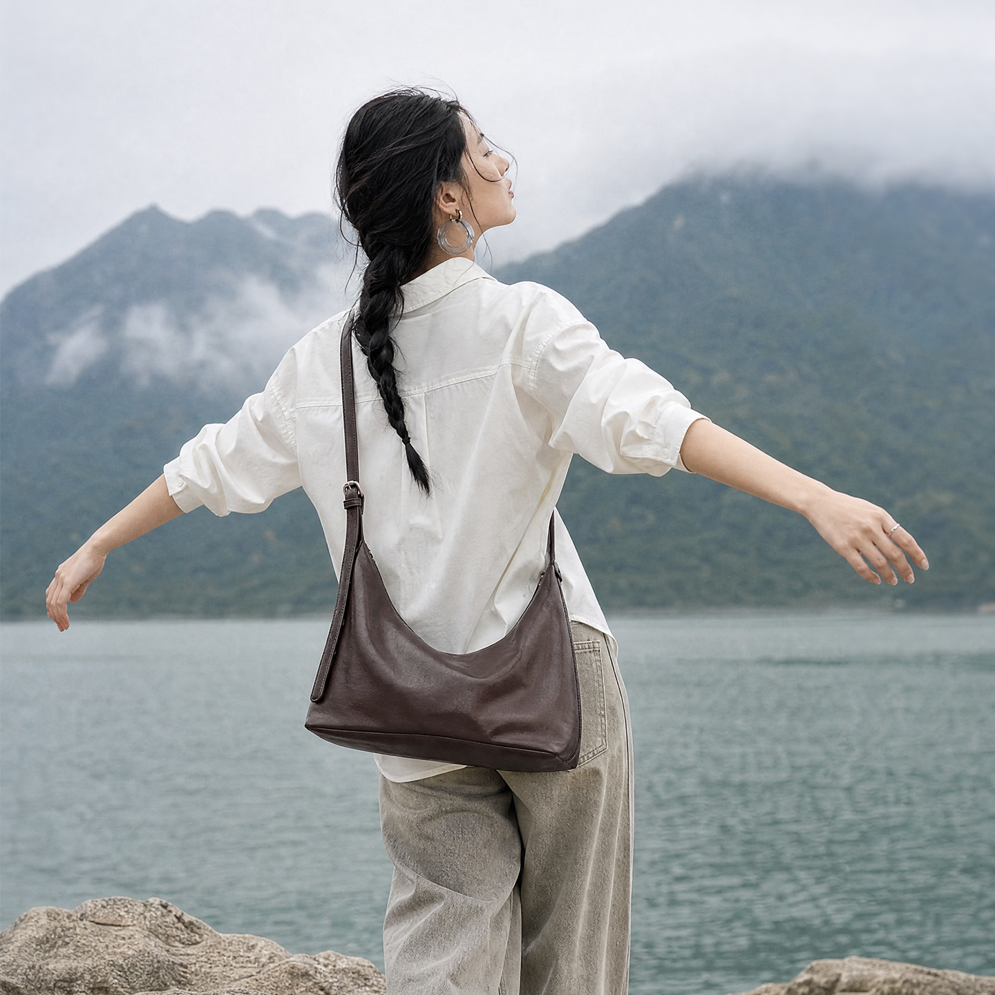 Первый слой коровьей и овечьей кожи растительного дубления, классическая универсальная женская сумка-хобо подмышками, новинка 2026 года, кожаная сумка-клецка для пригородных поездок