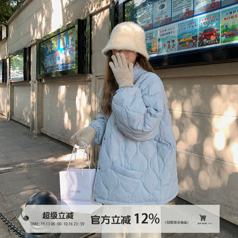 Женская зимняя хлопковая куртка Wu 77 oversize молочно-синего цвета в ромбическом стиле со свободными лацканами, легкая, не дутая хлопчатобумажная куртка