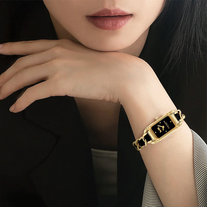 【Автономные】 женские часы COACH Coach watch CADIE black gold sugar cube модные маленькие ароматические женские часы 14504281