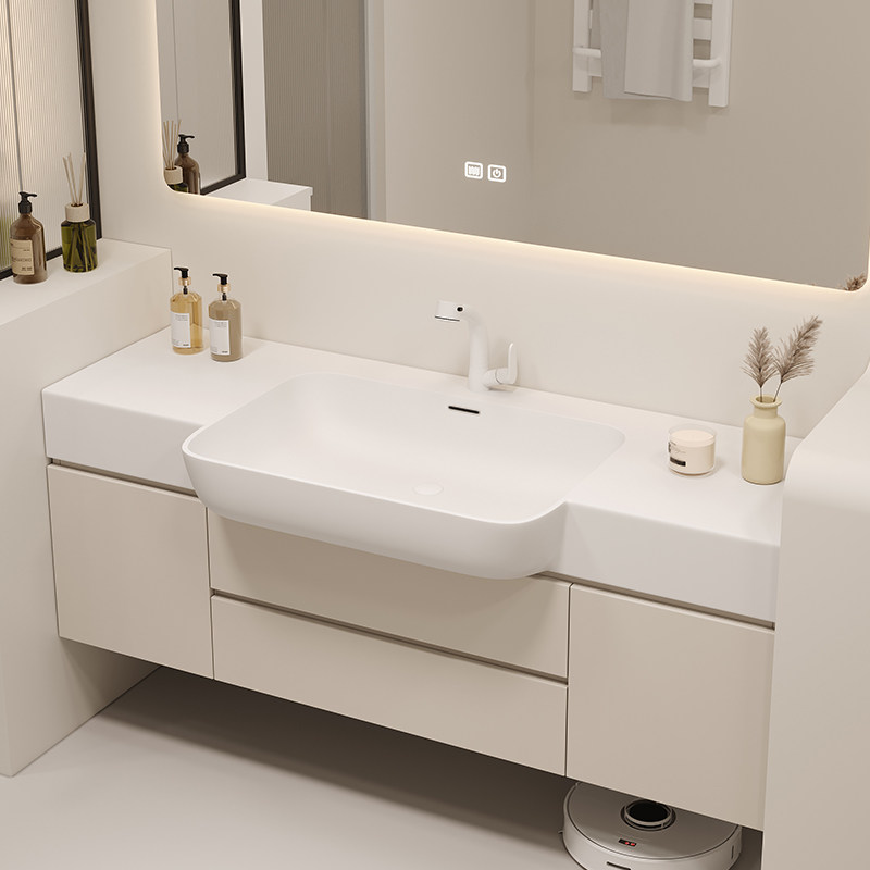 Встроенная в Corian ванная комната с большим животом, совмещенная с кабинетом, маленькая квартира, очень узкая
