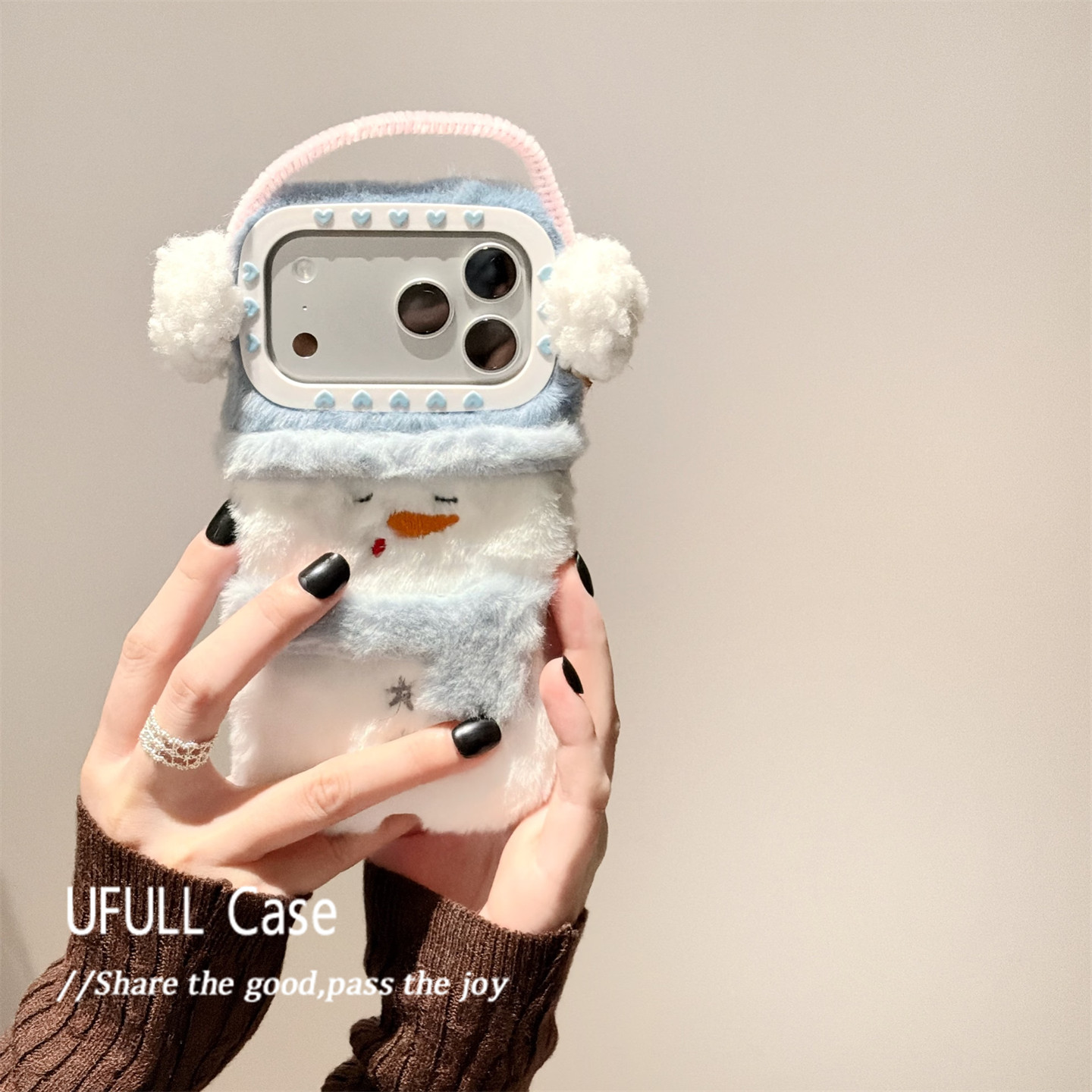 UFULL :) Korean style, cute and fluffy snowman-shaped winter case for iPhone 17 Pro, 16 Pro Max, iPhone 14/15, and 13 Pro. Women's autumn/winter protective case for November/December.