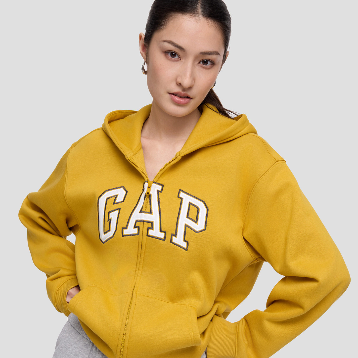 Мужская и женская одежда Gap, новинка осени 2025, контрастный вышитый логотип, флисовый повседневный свитер с капюшоном на молнии 786803