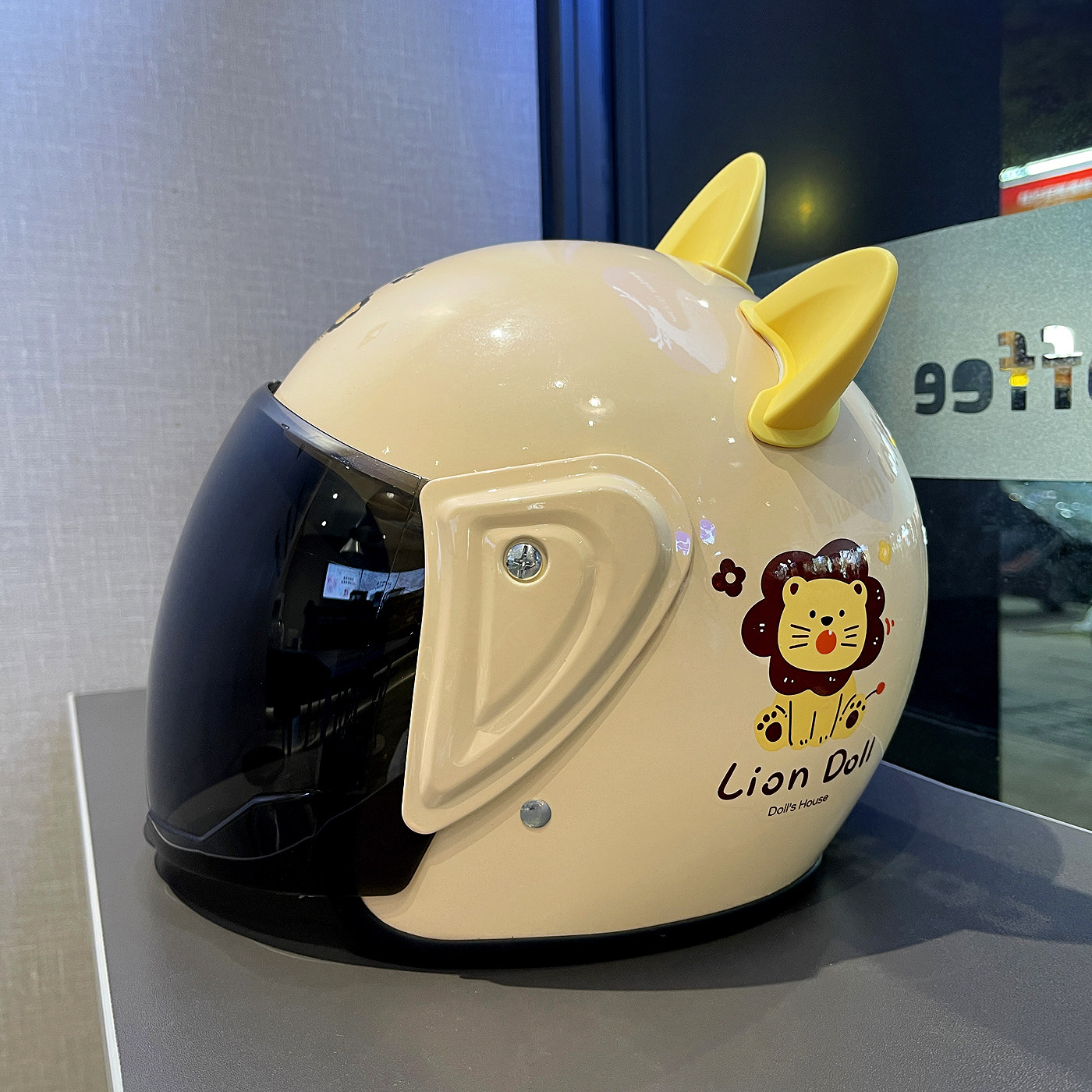 New autumn/winter 3C certified electric scooter helmet for women, suitable for all seasons, warm in winter, cute cartoon design, windproof and ear-protecting.