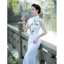 Walk show cheongsam 2024 new five-point lace sleeve performance mother mended fish tail Chinese wind high fork dress