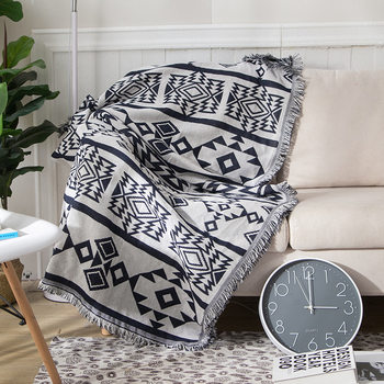 Ready Supply of Simple European Black and White Geometric Four-Season Universal Sofa Cushion Fabric Sofa Cover Knitted Thread Blanket