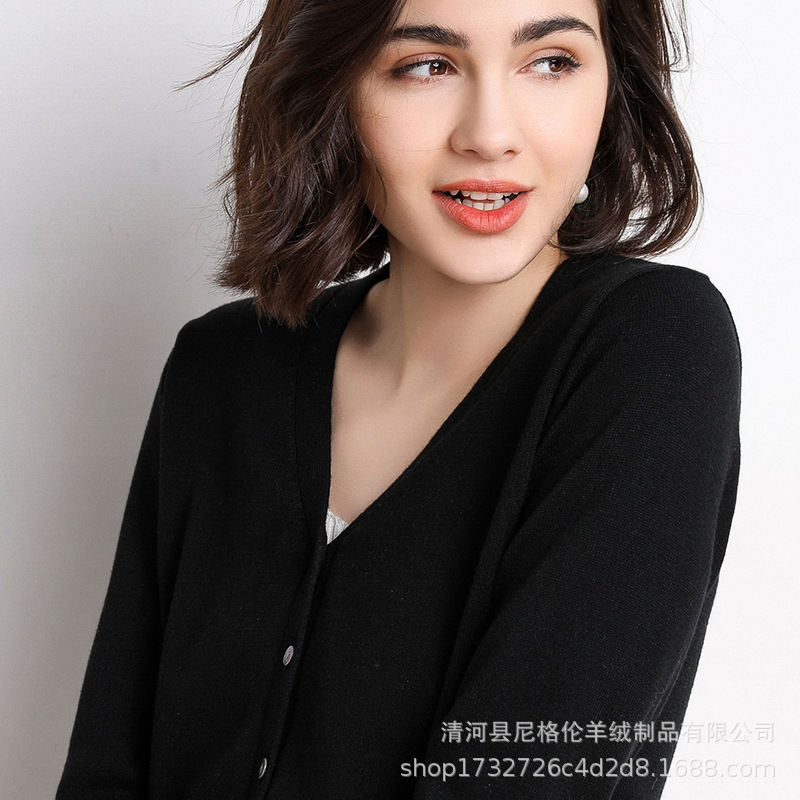 2025春秋季新款女装韩版上衣女式纯色时尚v领高端针织衫开衫短款