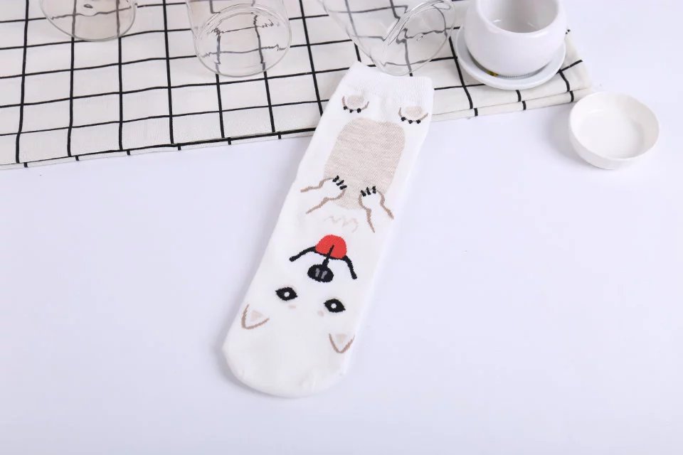 春秋新款卡通直板狗中筒袜棉质袜子女 诸暨厂家批发