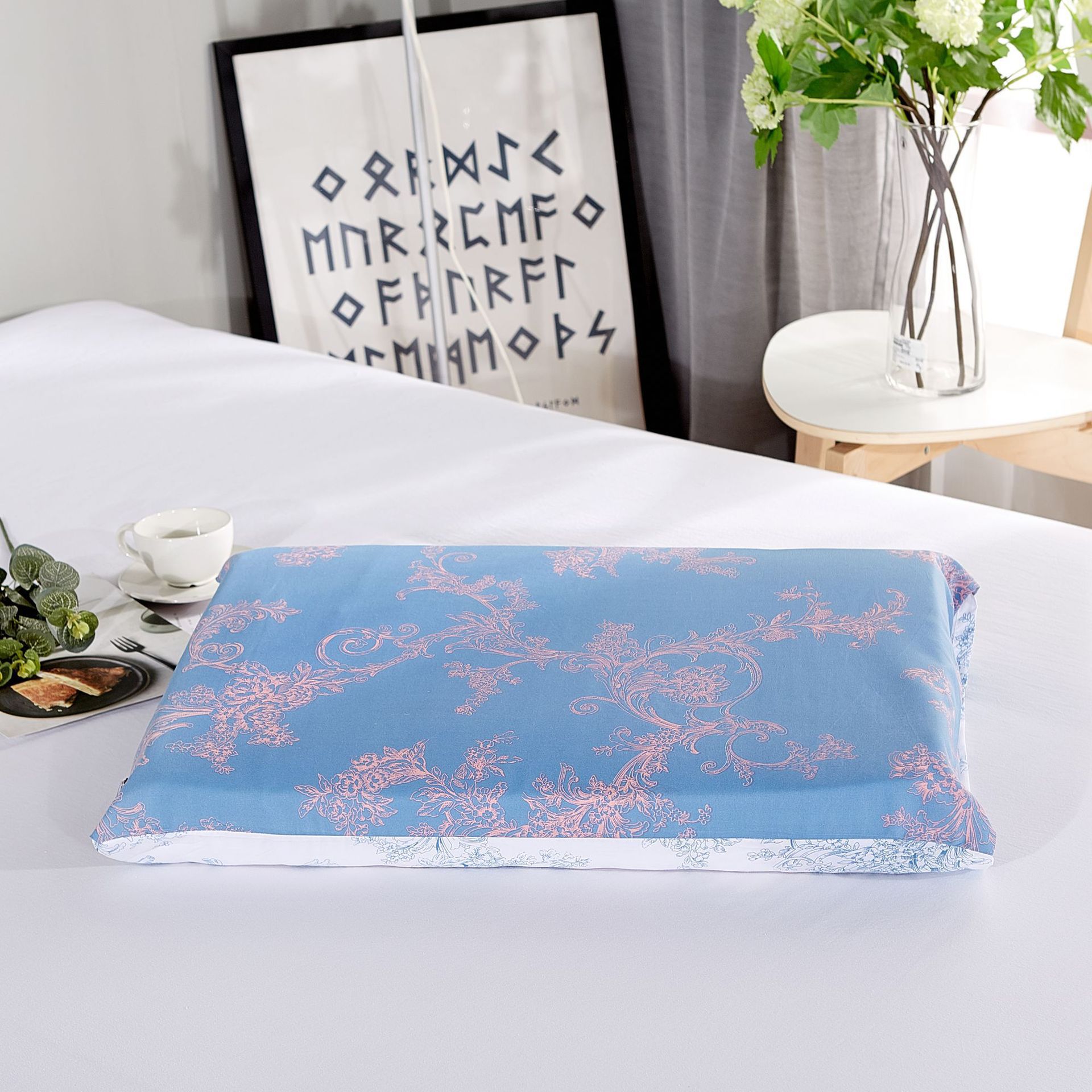 Nordic Color-Changing Thai Silk Latex Pillow Universal Pillowcase with Temperature-Sensitive Color Change and Customizable Temperature Sensing
