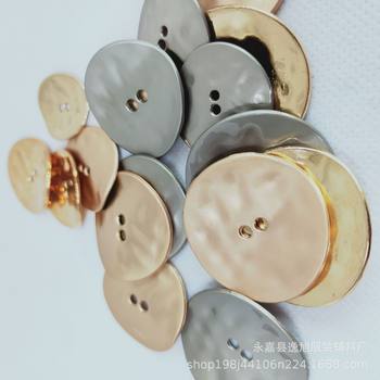 Spot high-grade zinc alloy electroplated metal buttons round two eye buttons dent shirt overcoat buckle factory outlet