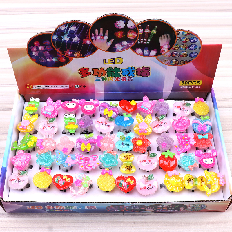 厂家直销卡通闪光戒指儿童发光万圣节圣诞软胶戒指灯儿童地摊玩具