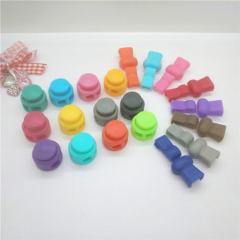 Manufacturers now supply color elastic adjustment rope buckle round plastic spring buckle double hole pig nose buckle shoelace rope buckle