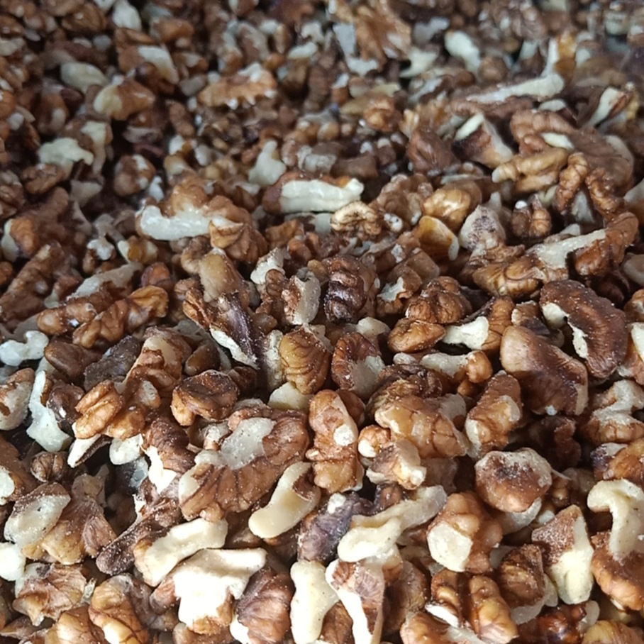 Xinjiang 2025 New Crop, Crushed Walnut Kernels 15kg / Box, Three-Way Walnut Kernel Food, Baking Ingredient, One
