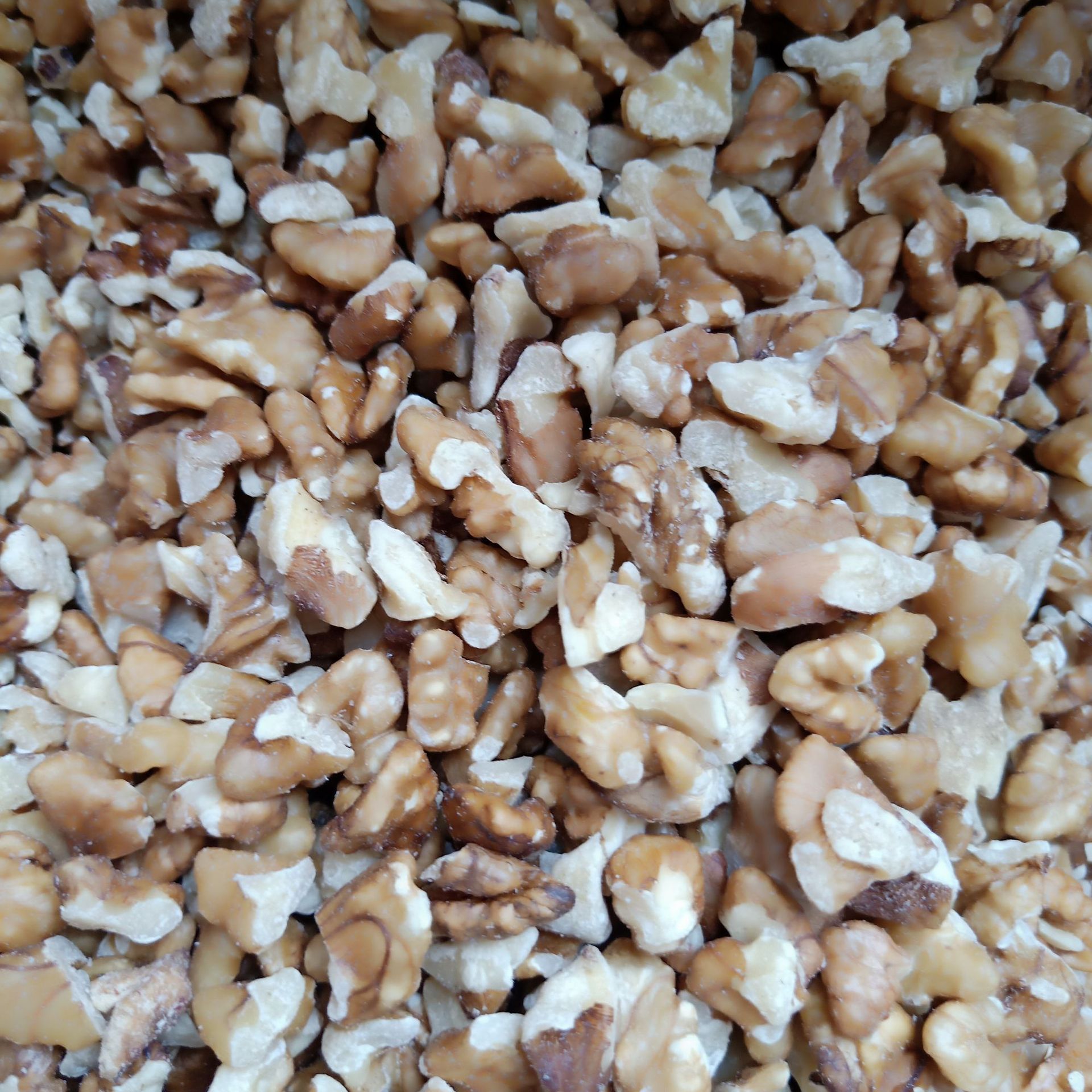 Xinjiang 2025 New Crop, Crushed Walnut Kernels 15kg / Box, Three-Way Walnut Kernel Food, Baking Ingredient, One