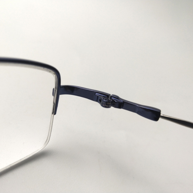 Factory Direct Supply of 611 New Fashion Men's Half-Frame Eyeglass Frames, Business Casual Alloy Memory Frames, Business Style