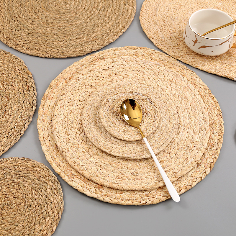 Japanese Hand-Woven Natural Aquatic Grass Plate Mat Round Non-Slip Insulation Mat Coaster Home Restaurant Corn Husk Placemat