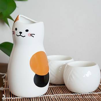 Japanese-style ceramic cat wine bottle wool ball wine glass wine set personalized gift box wine cabinet ornaments a pot of two cups