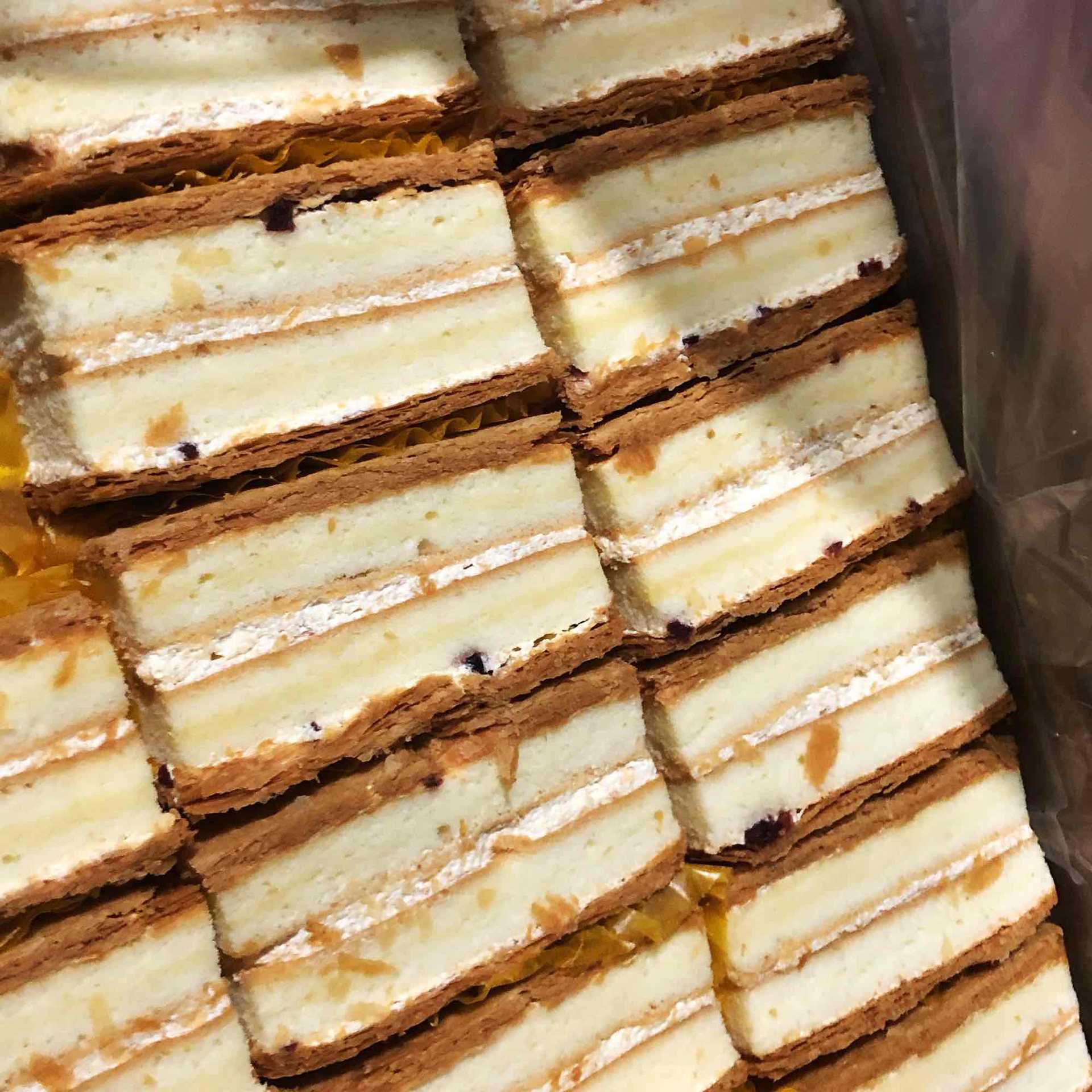 Little Napoleon cake 6kg bulk original cranberry flavor baking cake meal replacement pastry cake room