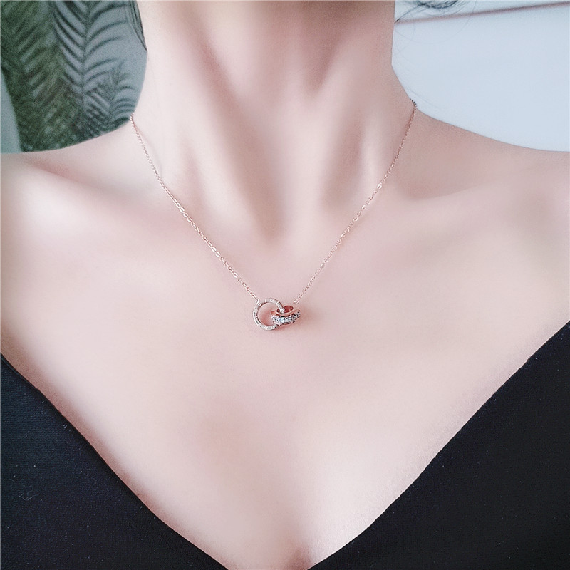 Ring interlocking Roman diamond encrusted titanium steel necklace women do not fade geometric personality European and American all-match clavicle chain new jewelry