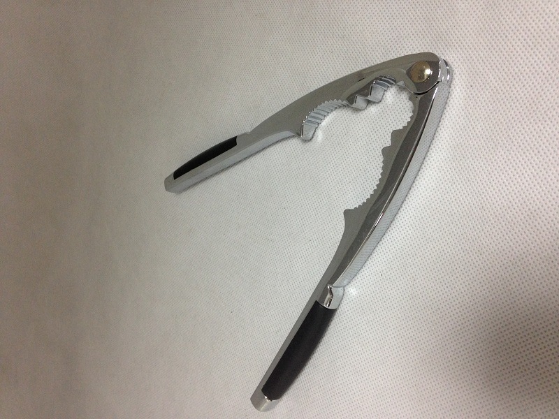 Manufacturer Wholesale Gift Walnut Clip Aluminum Alloy Household Walnut Pliers Funnel Type Nut Clip Exquisite Small Walnut