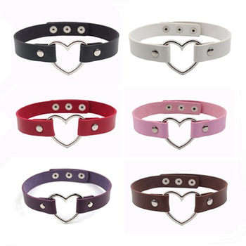 Factory direct Japanese and Korean Harajuku soft girl black PU leather peach heart love-shaped collar female neck strap short clavicle chain