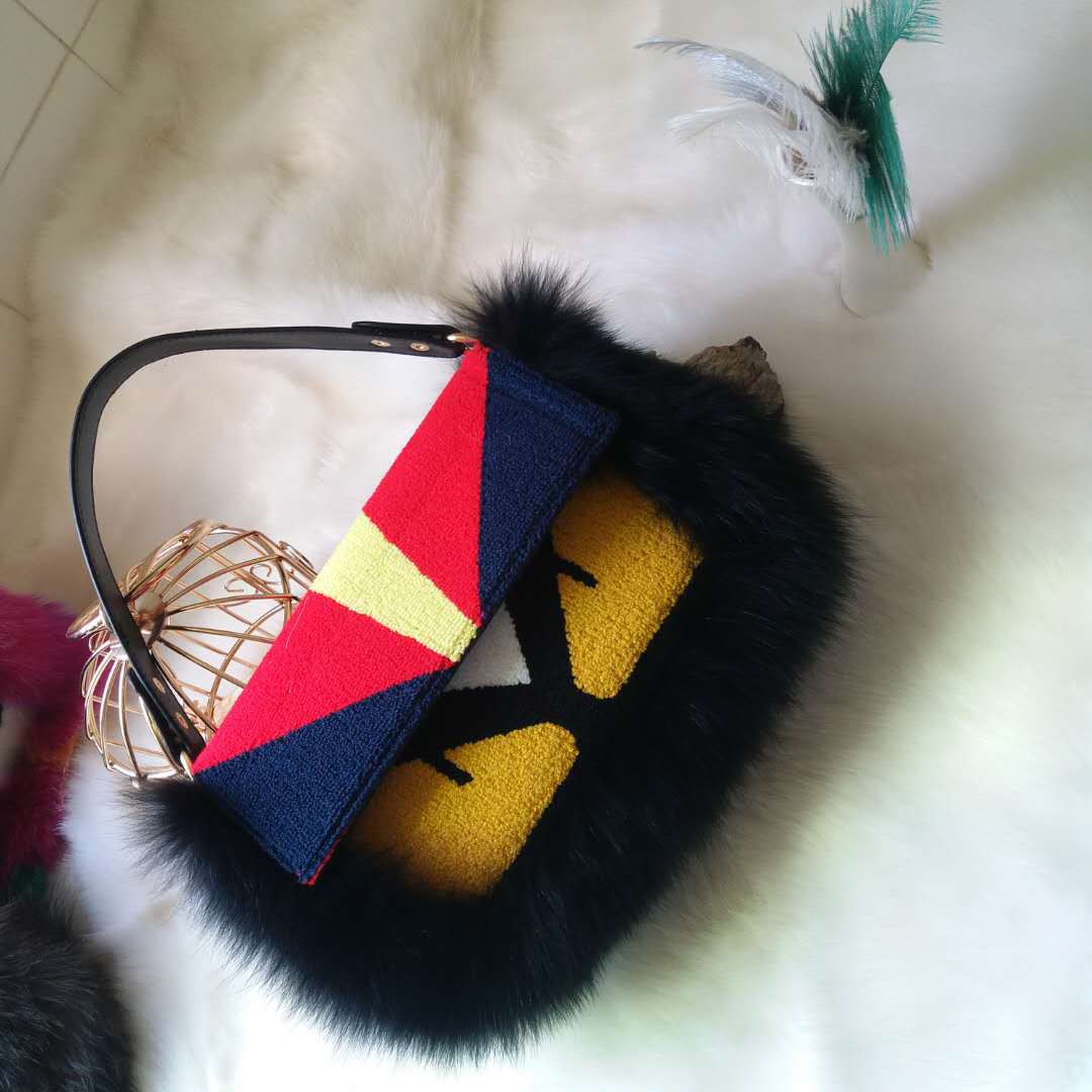 Màu đen nắp đỏ