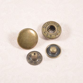 Spot iron four-closed button 633 metal four-closed snap button factory direct sales of various specifications electroplating four-closed buckle