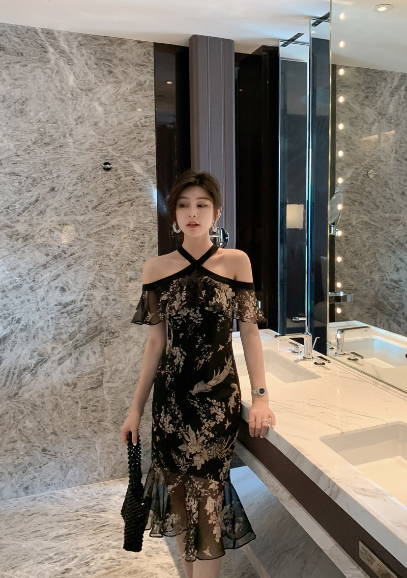 Đầm ôm body nữ cổ yếm tay bồng đuôi cá dáng dài — [Màu đen] chi tiết 1
