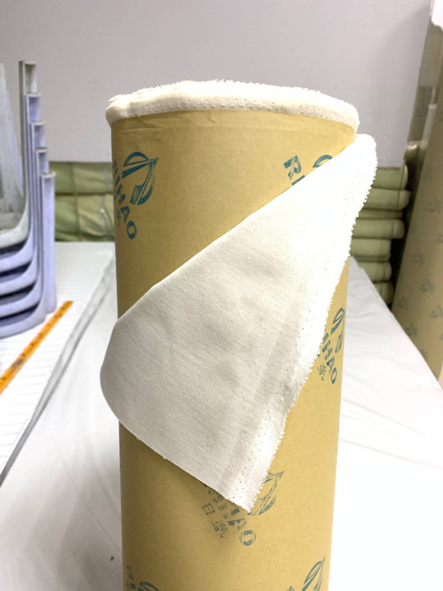 A22 lining hot melt stiff styling cloth head row hot press fastness good styling Wenzhou factory direct wholesale