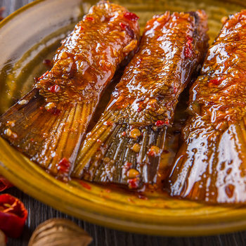 [Treasure of town store] he aokui bulk spicy fish tail cooked seafood Instant spicy fish hairy fish silver carp