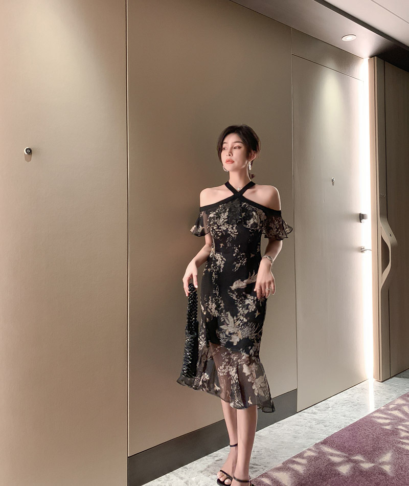 Đầm ôm body nữ cổ yếm tay bồng đuôi cá dáng dài — [Màu đen] chi tiết 8
