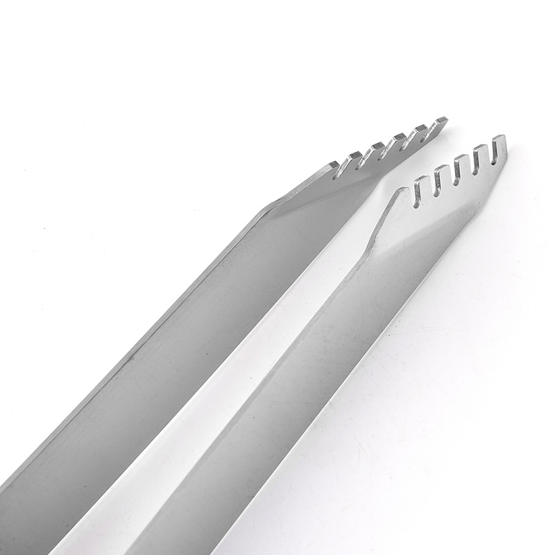 Factory wholesale stainless steel barbecue clip barbecue shovel cleaning brush rubber plastic sleeve wooden handle baking set