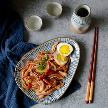 Three-point Ceramic Creative Tableware Japanese-style Sushi Plate Household Restaurant Melon-seed Plate Small Dish Plate Cold Dish Plate