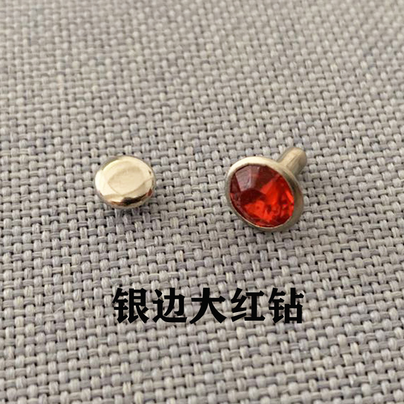 銀の縁の大きな赤いドリル8mm