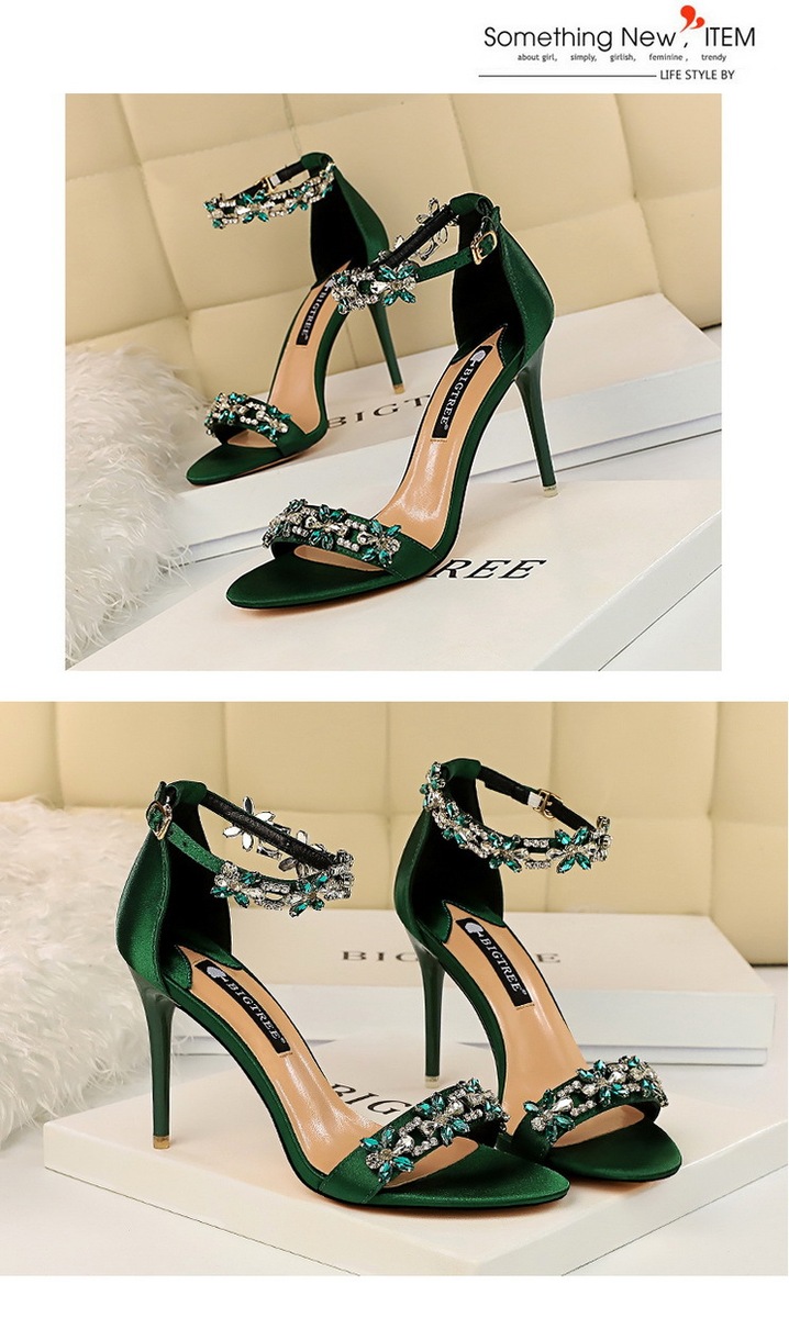 Giày sandal cao gót nữ mũi hở quai ngang đính đá lấp lánh chất liệu satin — Màu bạc, Màu đen, Màu đỏ, Màu hồng