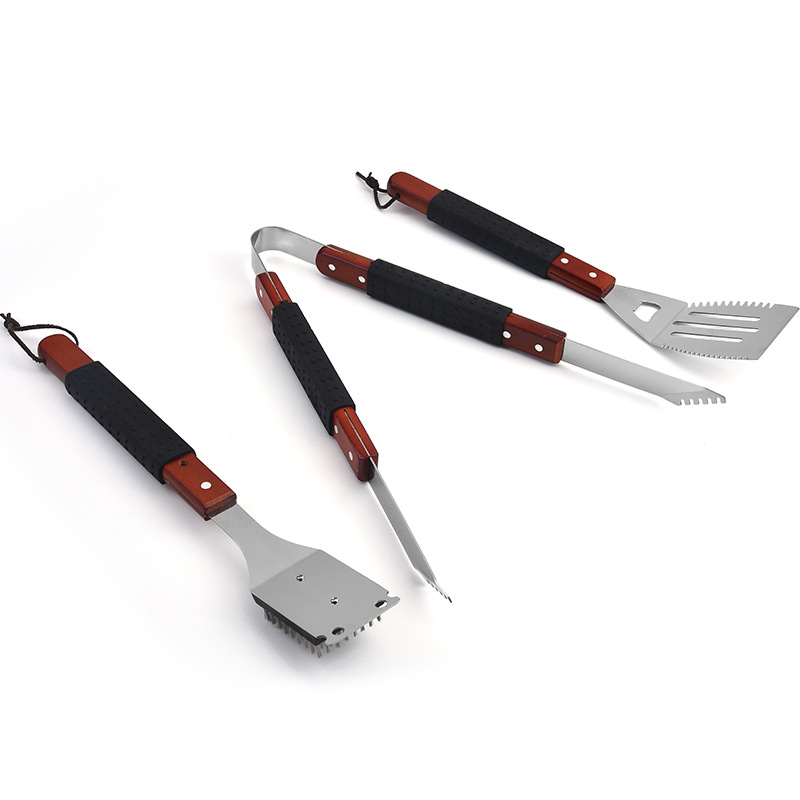 Factory wholesale stainless steel barbecue clip barbecue shovel cleaning brush rubber plastic sleeve wooden handle baking set