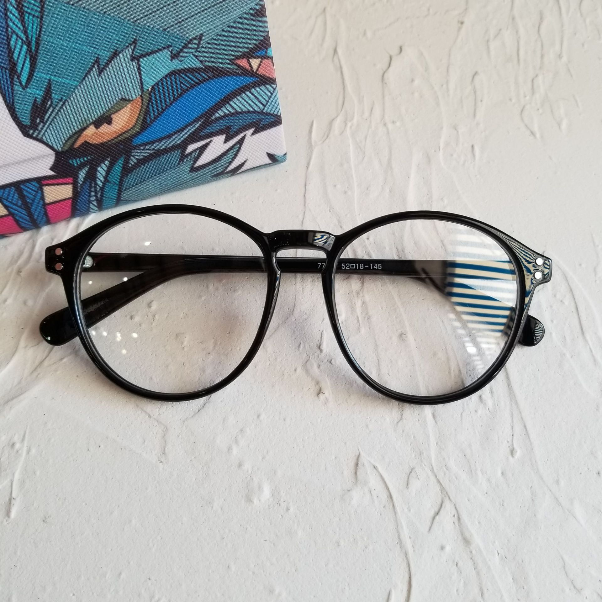 No-Makeup Instagram Retro Black-Framed Glasses for Women, Korean Style Trendy Glasses for Large Faces, Slimming Glasses Frames, Can Be Fitted with Prescription Lenses, Versatile Eyeglass Frames