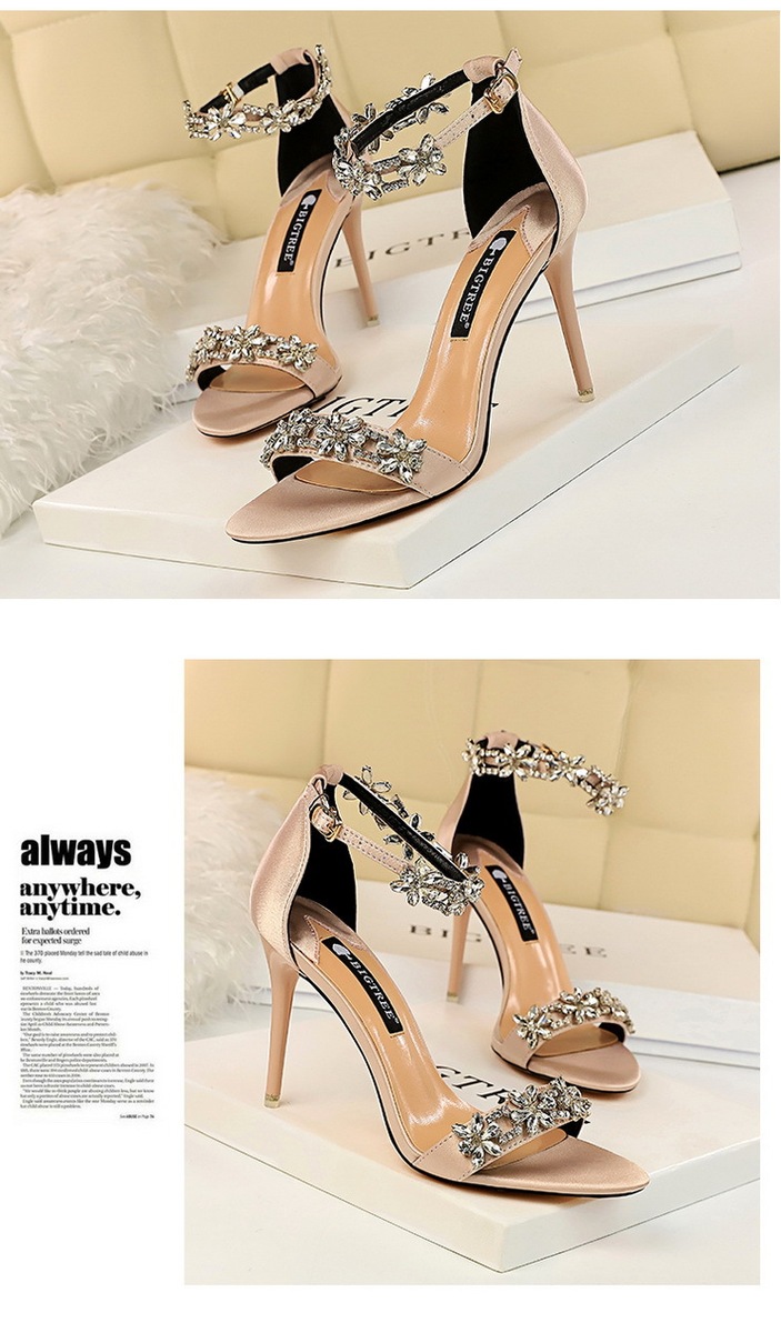 Giày sandal cao gót nữ mũi hở quai ngang đính đá lấp lánh chất liệu satin — Màu bạc, Màu đen, Màu đỏ, Màu hồng