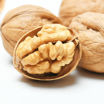 Wholesale Xinjiang 185 paper Peel walnut 500g pulp full hand-pinched hand-peeled walnut Xinjiang thin peel Walnut