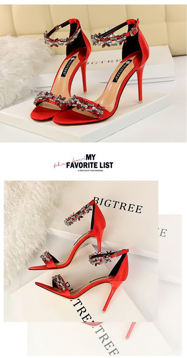 Giày sandal cao gót nữ mũi hở quai ngang đính đá lấp lánh chất liệu satin — Màu bạc, Màu đen, Màu đỏ, Màu hồng