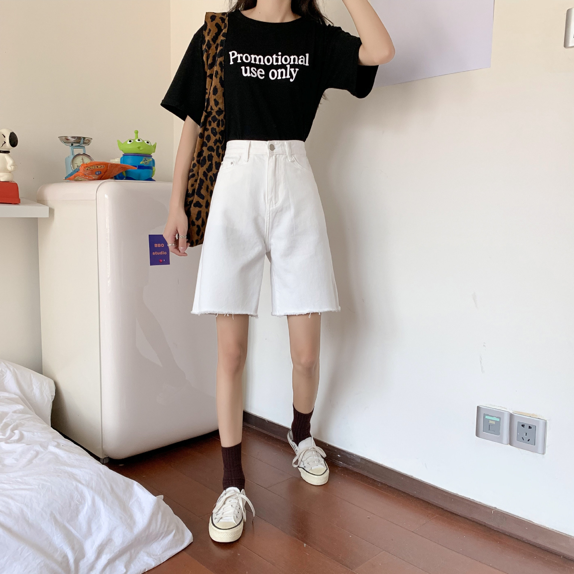 High Waisted Denim Shorts for Women Slim Fit Versatile Casual Style Perfect for Summer Wholesale Available